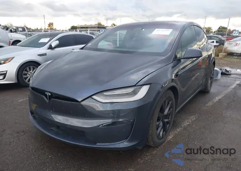 2023 Tesla Model X Dual Motor All-Wheel Drive/Standard Range z USA, uszkodzony, nr VIN 7SAXCAE52PF378593